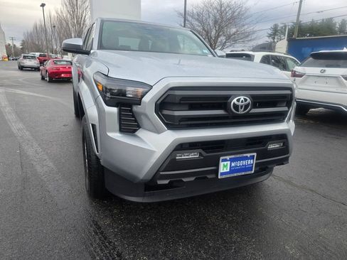 Certified 2024 Toyota Tacoma SR5 AWD/4WD image 10