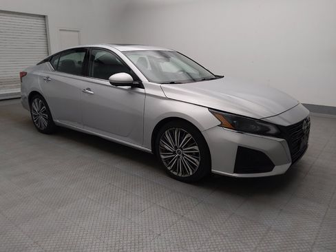 Used 2023 Nissan Altima 2.5 SL FWD image 11