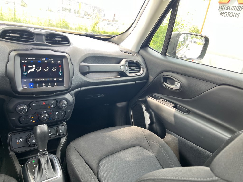 Used 2023 Jeep Renegade Latitude AWD/4WD image 39