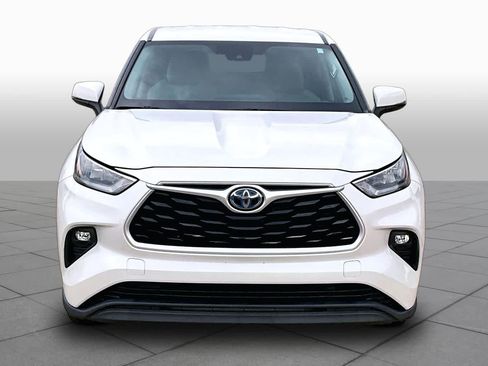 Used 2020 Toyota Highlander LE FWD image 4