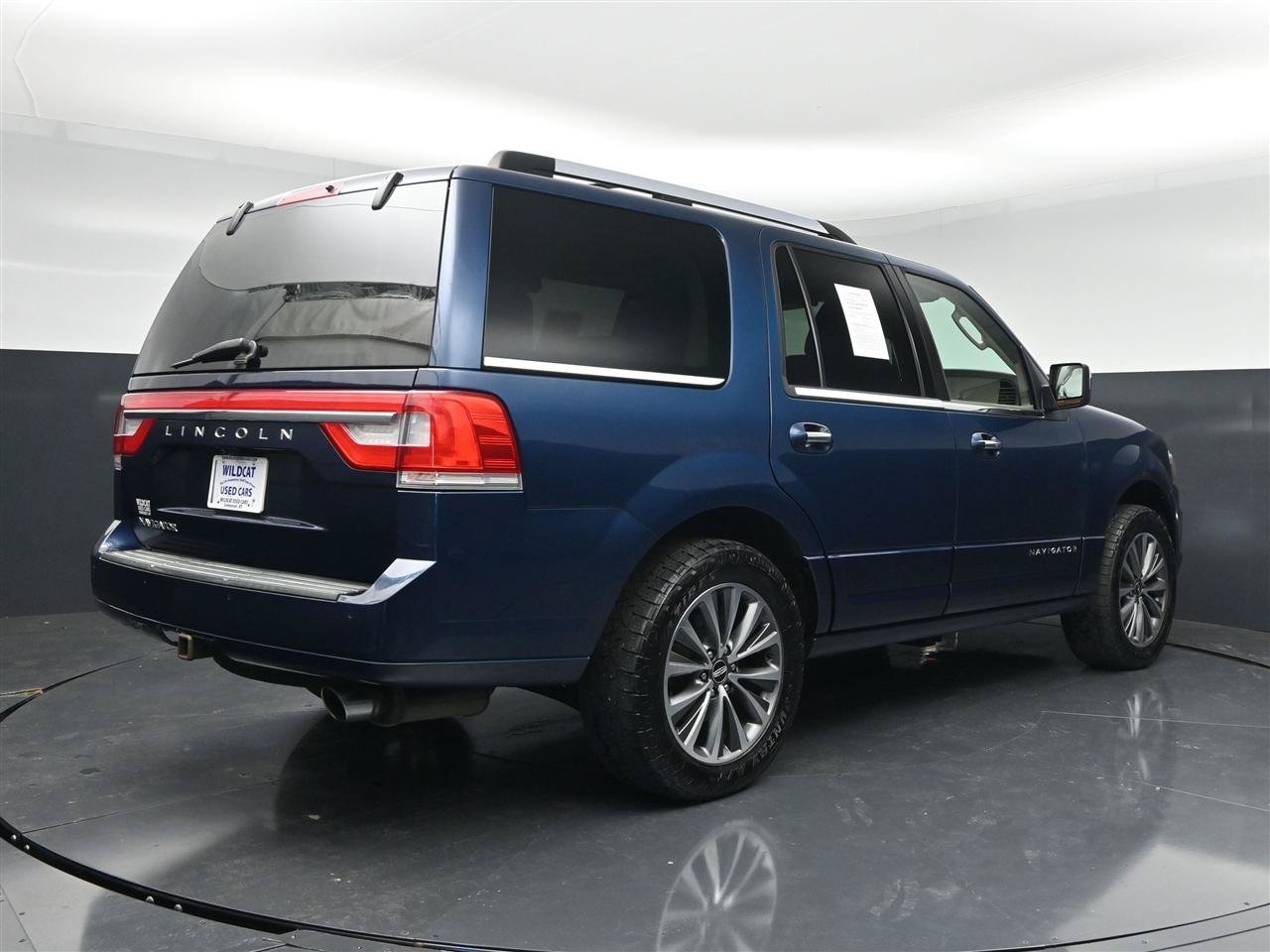 Used 2017 Lincoln Navigator Select AWD/4WD image 6