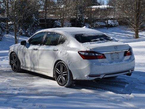 Used 2017 Honda Accord Sport image 5