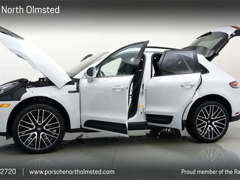 Used 2022 Porsche Macan image 13