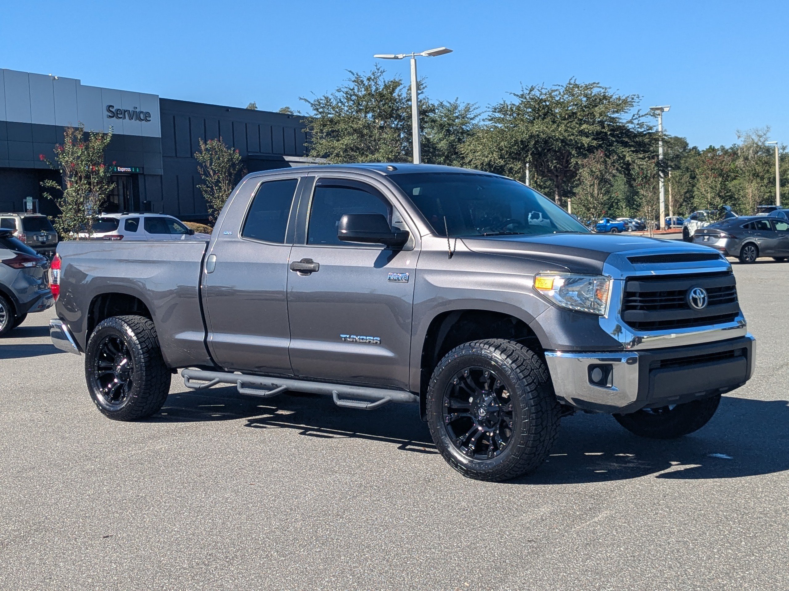 Used 2015 Toyota Tundra SR5 w/ SR5 Upgrade Package RWD image 2