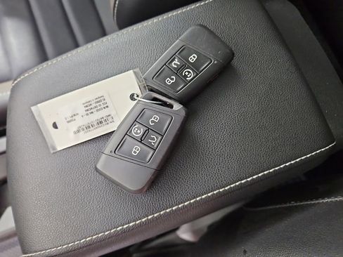 Certified 2022 Volkswagen Taos SEL image 31