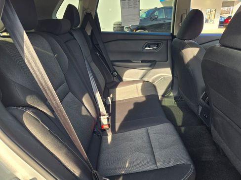 Used 2025 Nissan Rogue SV image 9