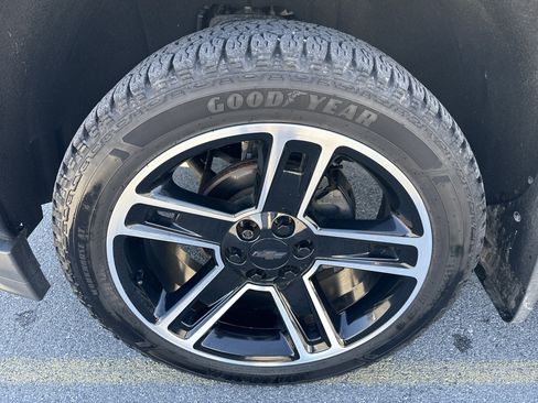 Used 2018 Chevrolet Silverado 1500 LT w/ LPO, Black Pack image 11