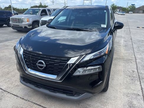 Used 2023 Nissan Rogue SV image 2