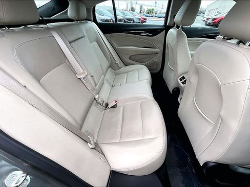 Used 2018 Buick Regal Essence image 19