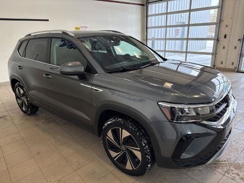 Used 2024 Volkswagen Taos SE image 4