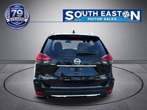 Used 2017 Nissan Rogue S w/ Appearance Package AWD/4WD image 4