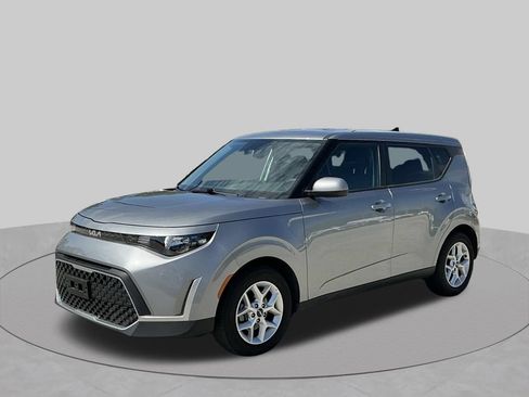 Used 2025 Kia Soul LX w/ LX Technology Package FWD image 2