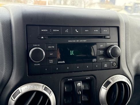 Used 2016 Jeep Wrangler Unlimited Rubicon image 20