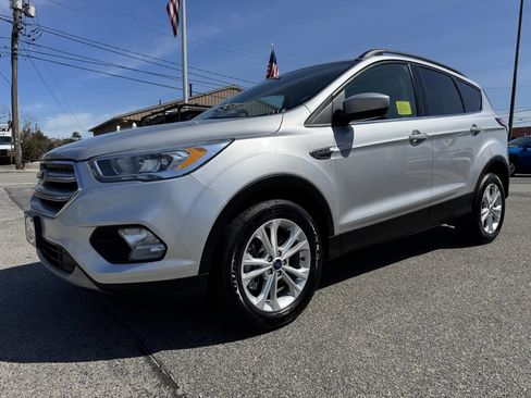 Used 2018 Ford Escape SEL image 3