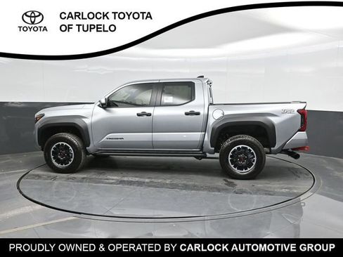 Used 2025 Toyota Tacoma TRD Off-Road w/ TRD Off Road Premium Package AWD/4WD image 9
