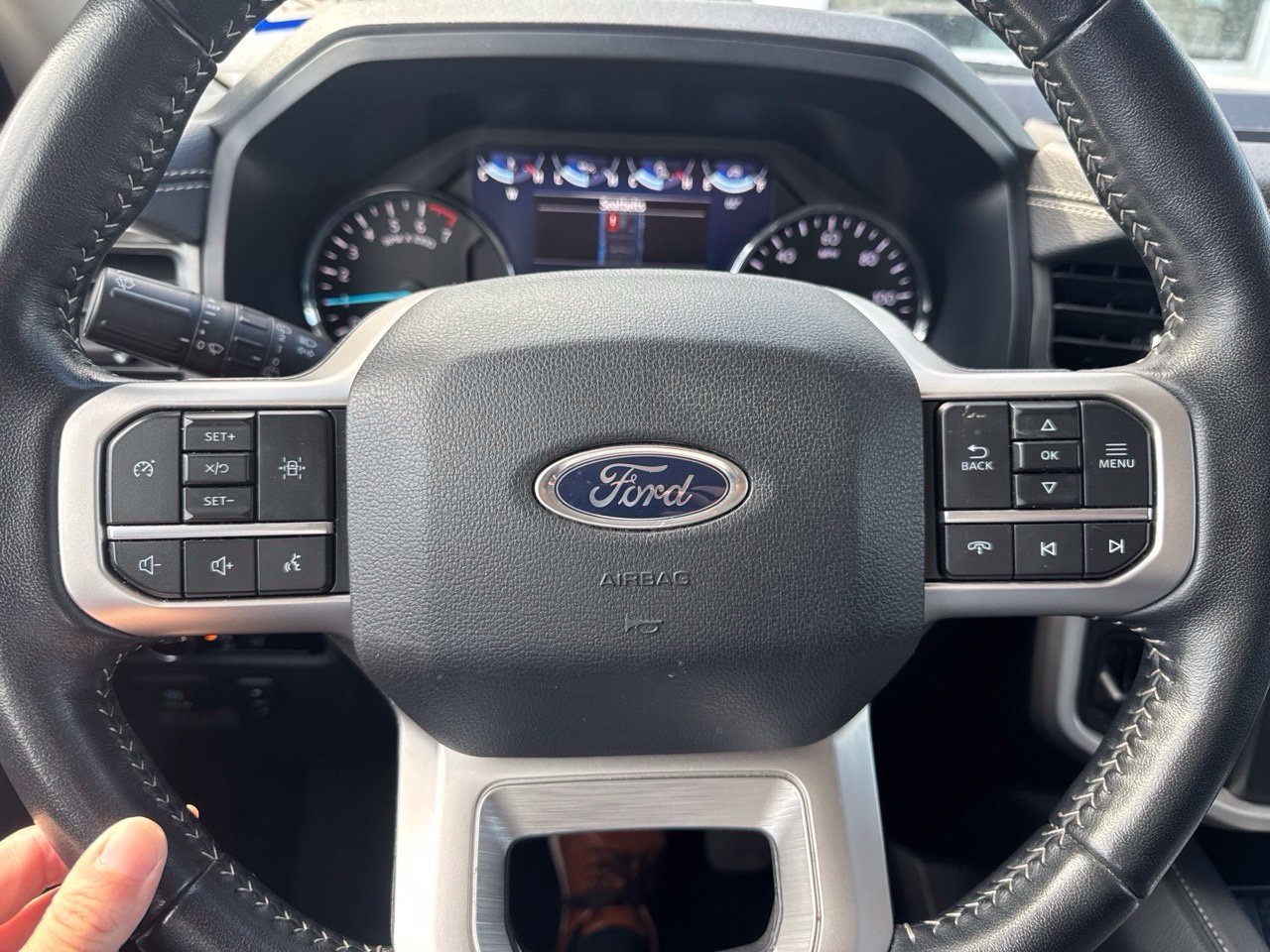 Used 2024 Ford Expedition XLT RWD image 9