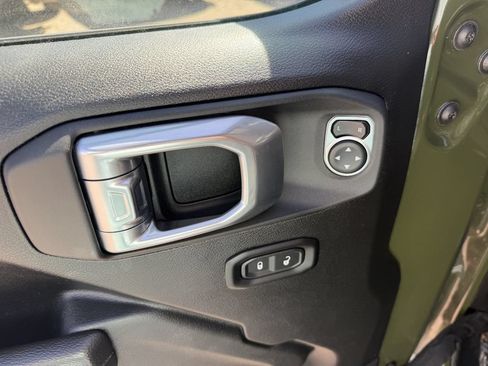 Used 2022 Jeep Wrangler Sport AWD/4WD image 9