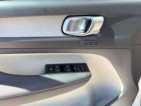 Used 2023 Volvo XC40 B5 Plus w/ Protection Package Premier image 12