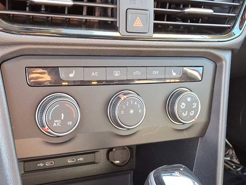 Used 2022 Volkswagen Taos SE image 17