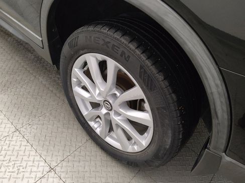 Used 2018 Nissan Rogue SV w/ Premium Package FWD image 31