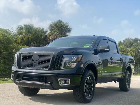 Used 2019 Nissan Titan PRO-4X image 8