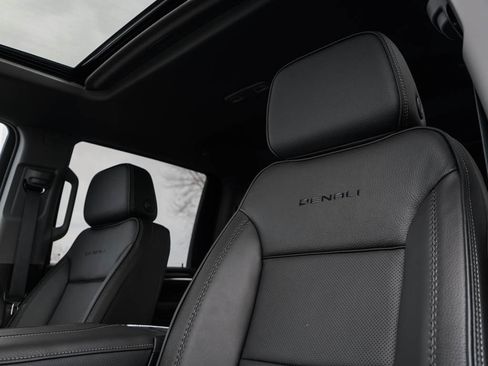 New 2026 GMC Sierra 3500 Denali w/ Denali Reserve Package image 18