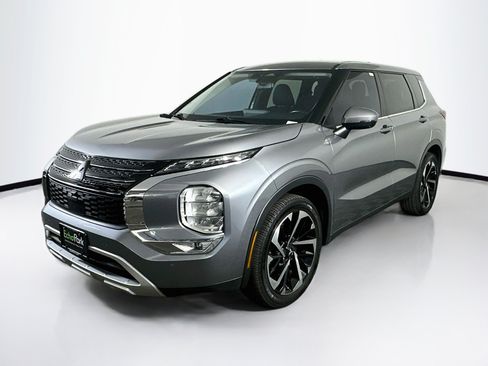 Used 2024 Mitsubishi Outlander SE FWD image 3