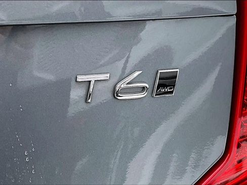 Used 2017 Volvo XC90 T6 Momentum w/ Vision Package image 10