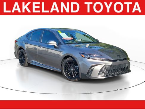 Certified 2025 Toyota Camry SE FWD image 1