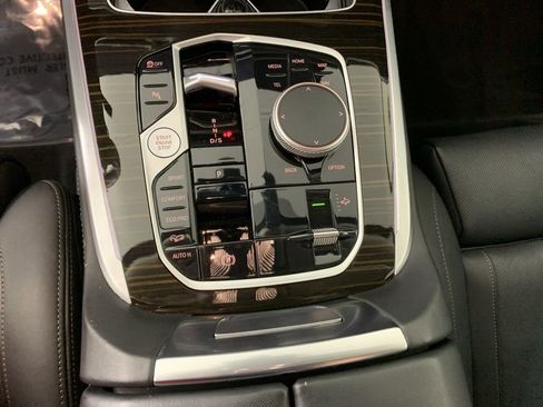 Used 2025 BMW X7 xDrive40i AWD/4WD image 29