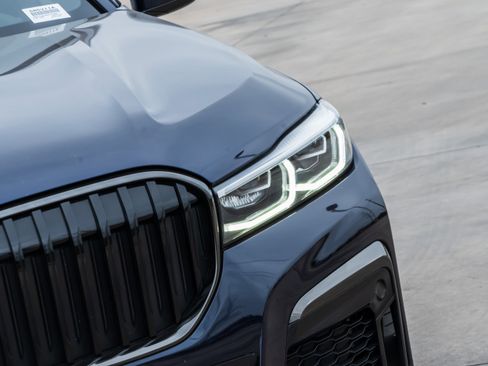 Used 2022 BMW 750i xDrive w/ Executive Package image 7