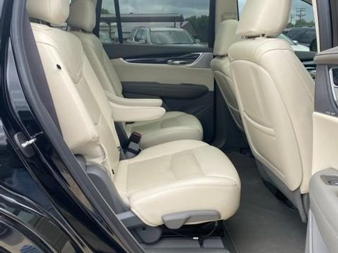 Used 2023 Cadillac XT6 Premium Luxury FWD image 12