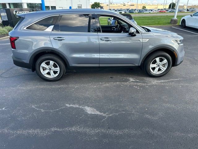Used 2023 Kia Sorento LX AWD/4WD image 6