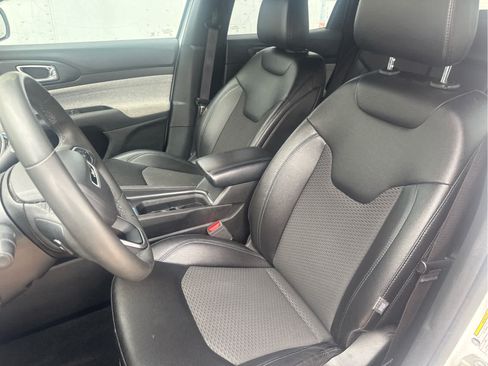 Used 2024 Jeep Compass Latitude AWD/4WD image 30