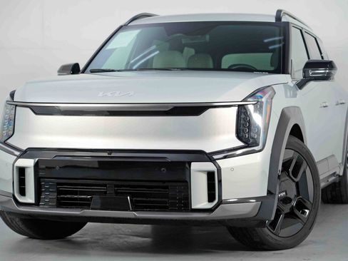 Used 2024 Kia EV9 GT-Line image 3