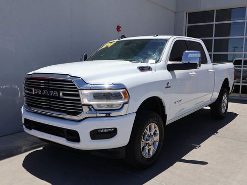 Used 2024 RAM 2500 Laramie AWD/4WD image 1