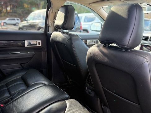 Used 2009 Lincoln MKX AWD image 17