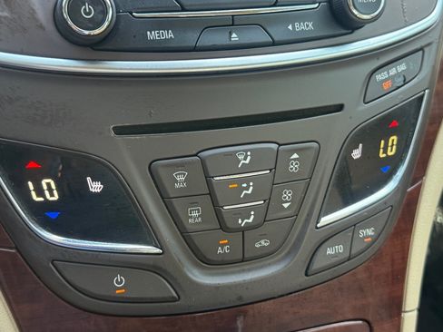 Used 2015 Buick Regal FWD image 27