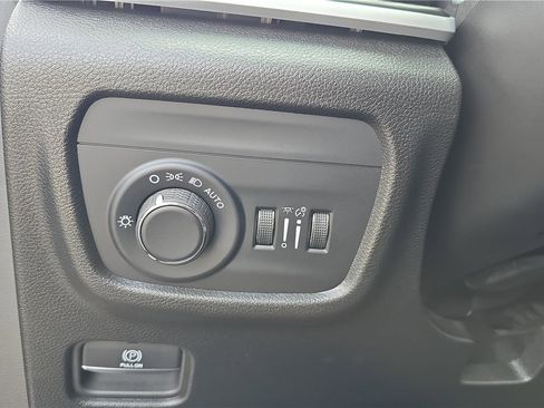 Used 2025 Jeep Grand Cherokee Laredo X AWD/4WD image 22