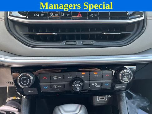 Used 2025 Jeep Compass Limited AWD/4WD image 14