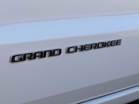 Used 2018 Jeep Grand Cherokee Overland image 11