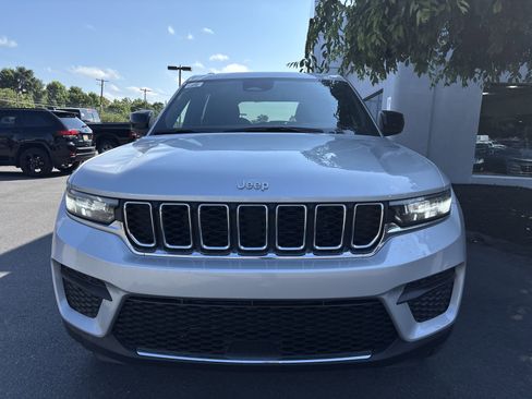 New 2025 Jeep Grand Cherokee Laredo X w/ Luxury Tech Group I image 9