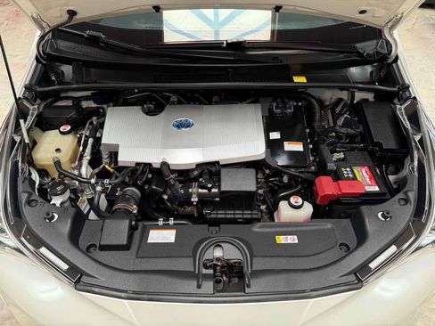 Used 2017 Toyota Prius Four Touring w/ Premium Convenience Package FWD image 33