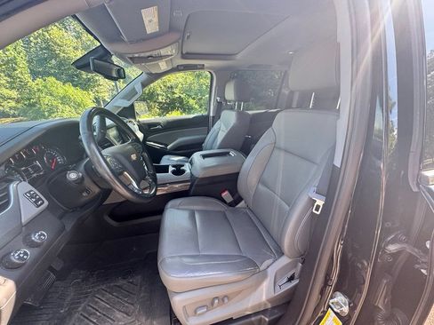 Used 2020 Chevrolet Suburban LT w/ Luxury Package AWD/4WD image 9