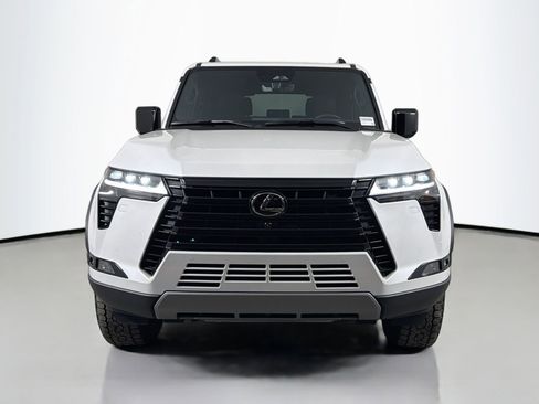 Used 2025 Lexus GX 550 image 2