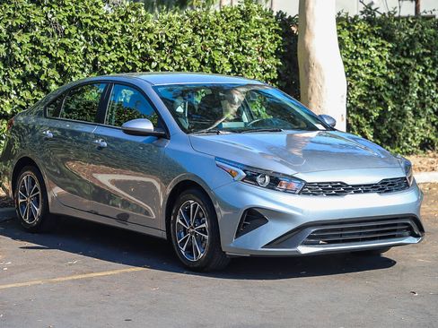 Used 2023 Kia Forte LXS FWD image 3