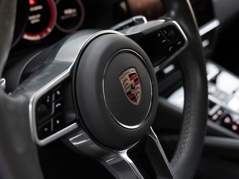 Certified 2023 Porsche Cayenne AWD/4WD image 18