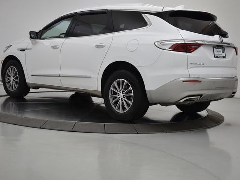 Used 2022 Buick Enclave Essence FWD image 18