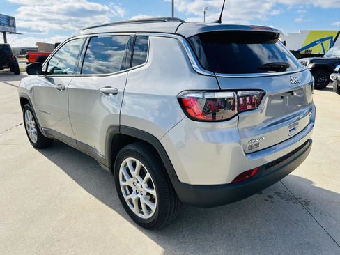 Used 2022 Jeep Compass Latitude image 32