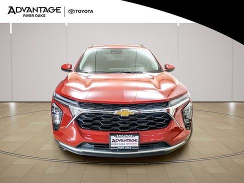 Used 2026 Chevrolet Trax LT w/ Driver Confidence Package image 3